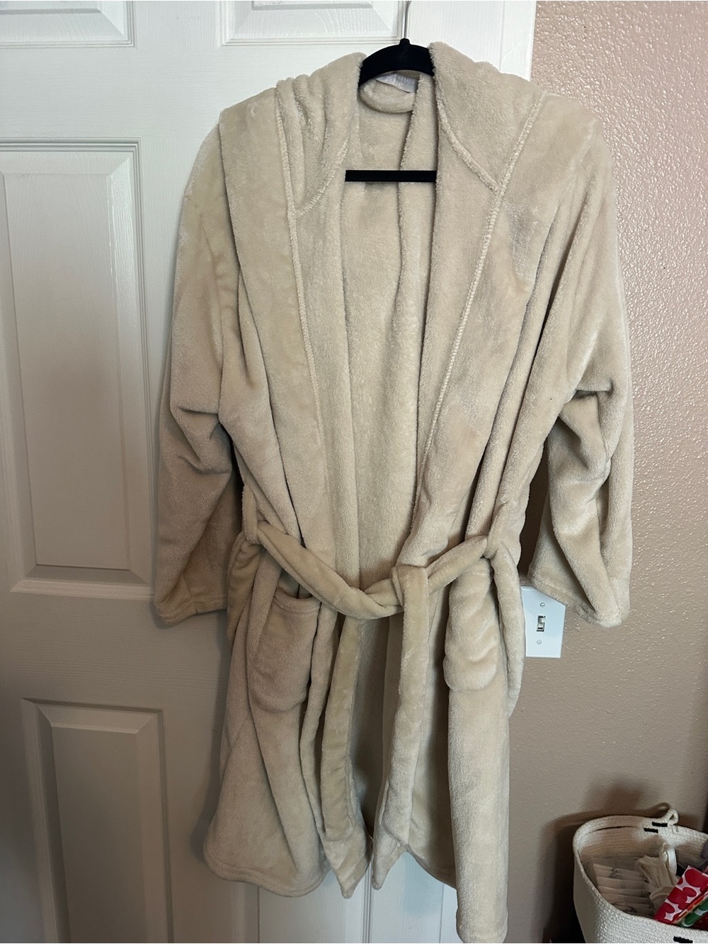 summer & rose Plush Hooded Robe in Cream